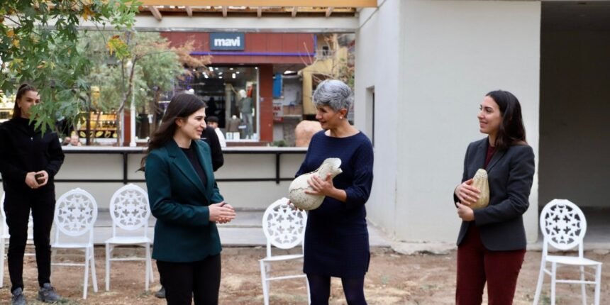 47130 Great Interest in the “Hero’s Infinite Exile” Exhibition in Silopi: An Artistic Journey Touching the Memory of the Yazidi People